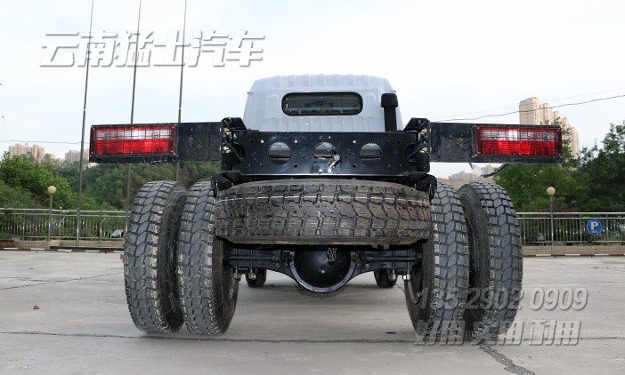 四驅雙排越野車,越野專用車底盤,東風多利卡底盤,四驅輕卡底盤,東風小霸王越野車,140馬力卡車底盤