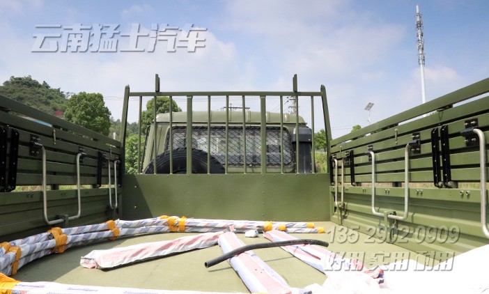東風(fēng)越野卡車(chē),雙排卡車(chē)銷(xiāo)售,3.5噸越野卡車(chē),EQ2102運(yùn)兵車(chē),東風(fēng)四驅(qū)六驅(qū)卡車(chē),東風(fēng)卡車(chē)出口