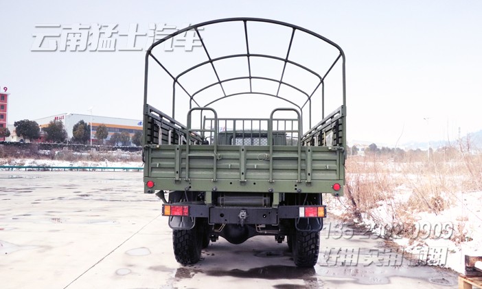 東風六驅卡車,六驅越野卡車,EQ2100,東風軍車,軍用運兵車,全驅運兵車,尖頭越野卡車,東風245