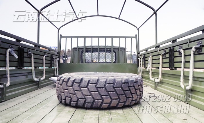 東風六驅卡車,六驅越野卡車,EQ2100,東風軍車,軍用運兵車,全驅運兵車,尖頭越野卡車,東風245
