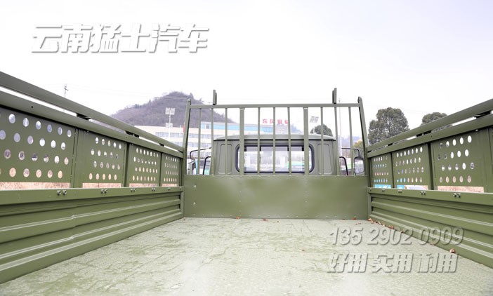 東風尖頭車出口,210馬力長頭卡車,4*2尖頭車,10噸卡車,出口型卡車,載貨汽車