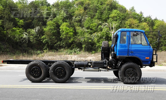 東風六驅,特種車底盤,加強型越野底盤,EQ2102GJ,10噸卡車底盤,6*6底盤配置