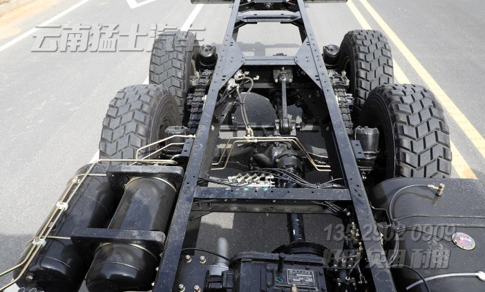 東風六驅,特種車底盤,加強型越野底盤,EQ2102GJ,10噸卡車底盤,6*6底盤配置