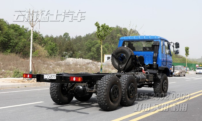 東風六驅,特種車底盤,加強型越野底盤,EQ2102GJ,10噸卡車底盤,6*6底盤配置