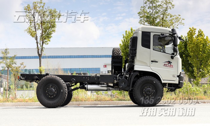 兩軸卡車底盤,出口專用底盤,專用車底盤,越野型卡車底盤,康明斯210馬力底盤,東風4x4底盤