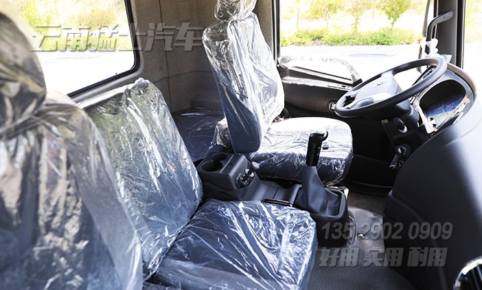340馬力底盤(pán),雙13噸卡車底盤(pán),底盤(pán)廠家定制,三橋全驅(qū)底盤(pán),中型卡車底盤(pán),六驅(qū)專用車底盤(pán)