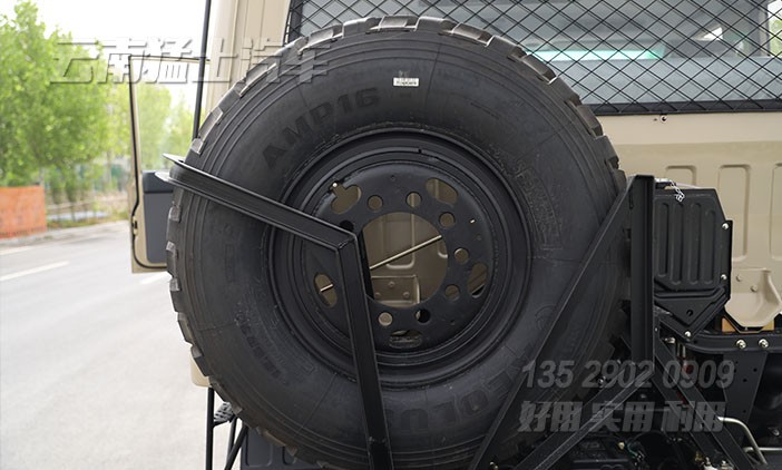 東風EQ2102NJ,六驅越野卡車底盤,越野專用車底盤,東風153高配,210馬力雙排卡車,輪胎充放氣,后置絞盤