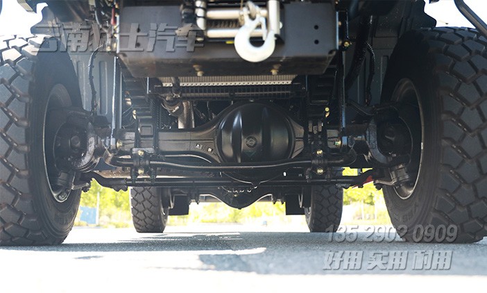 四驅(qū)越野保障車(chē),升降尾板運(yùn)輸車(chē),液壓尾板車(chē),東風(fēng)運(yùn)兵車(chē)